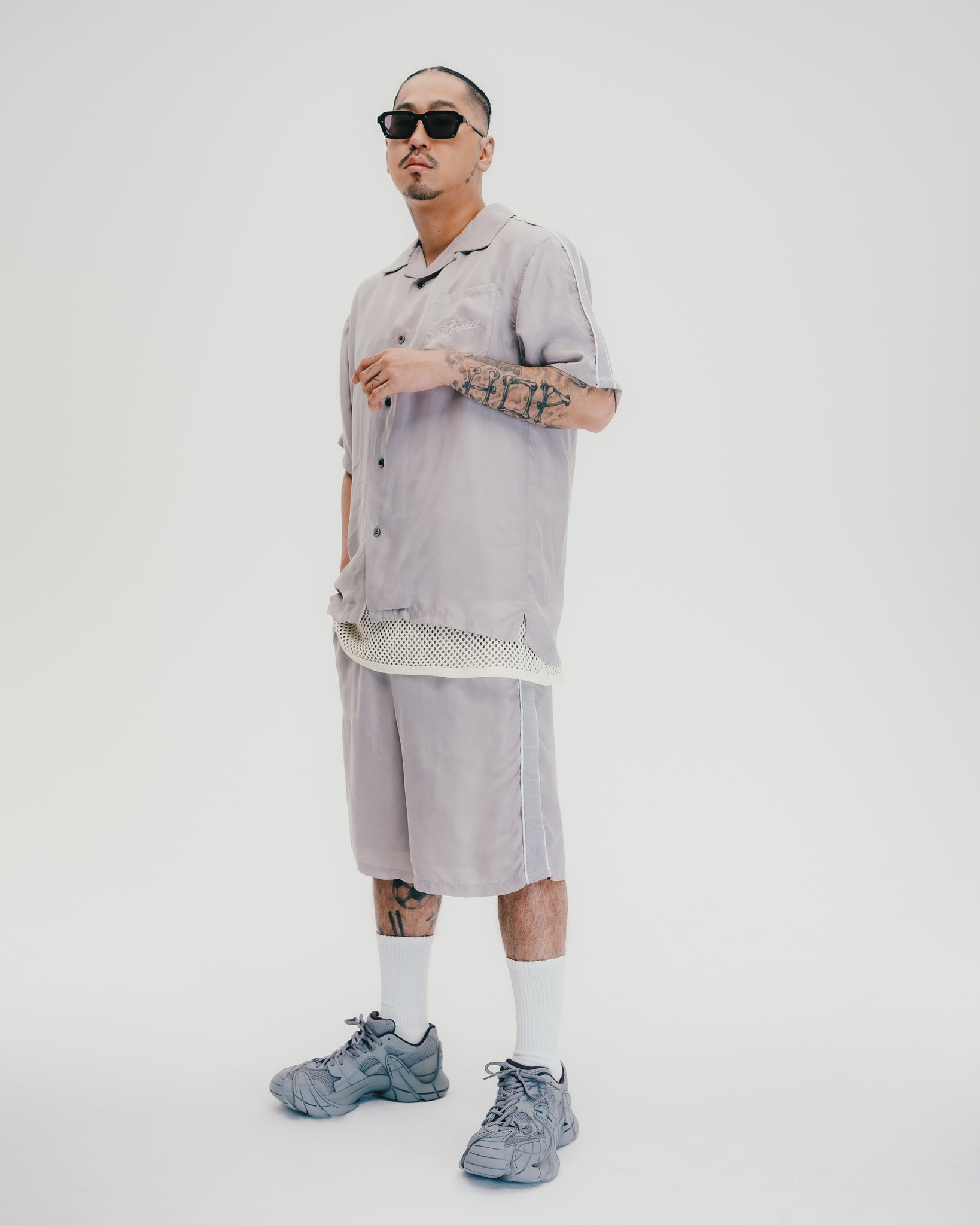 SCRIPT LOGO LINE SHIRT / GREY