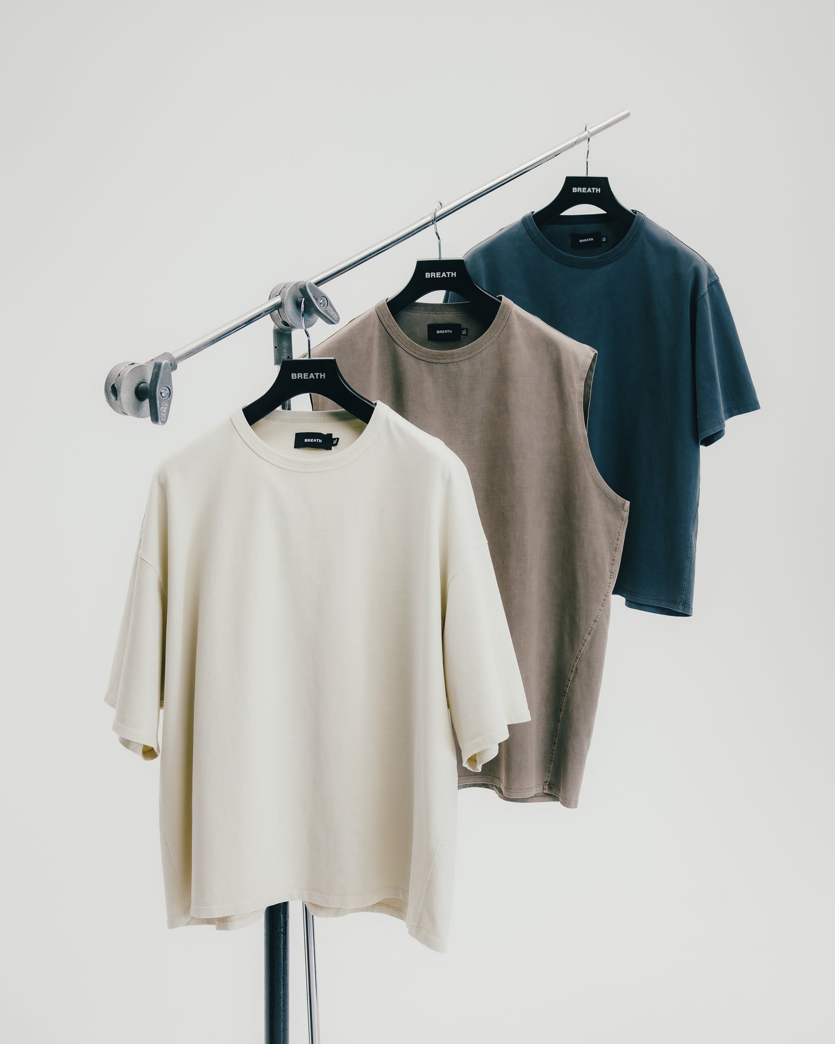 NEWRICH SLIM CROPPED TEE / BLACK