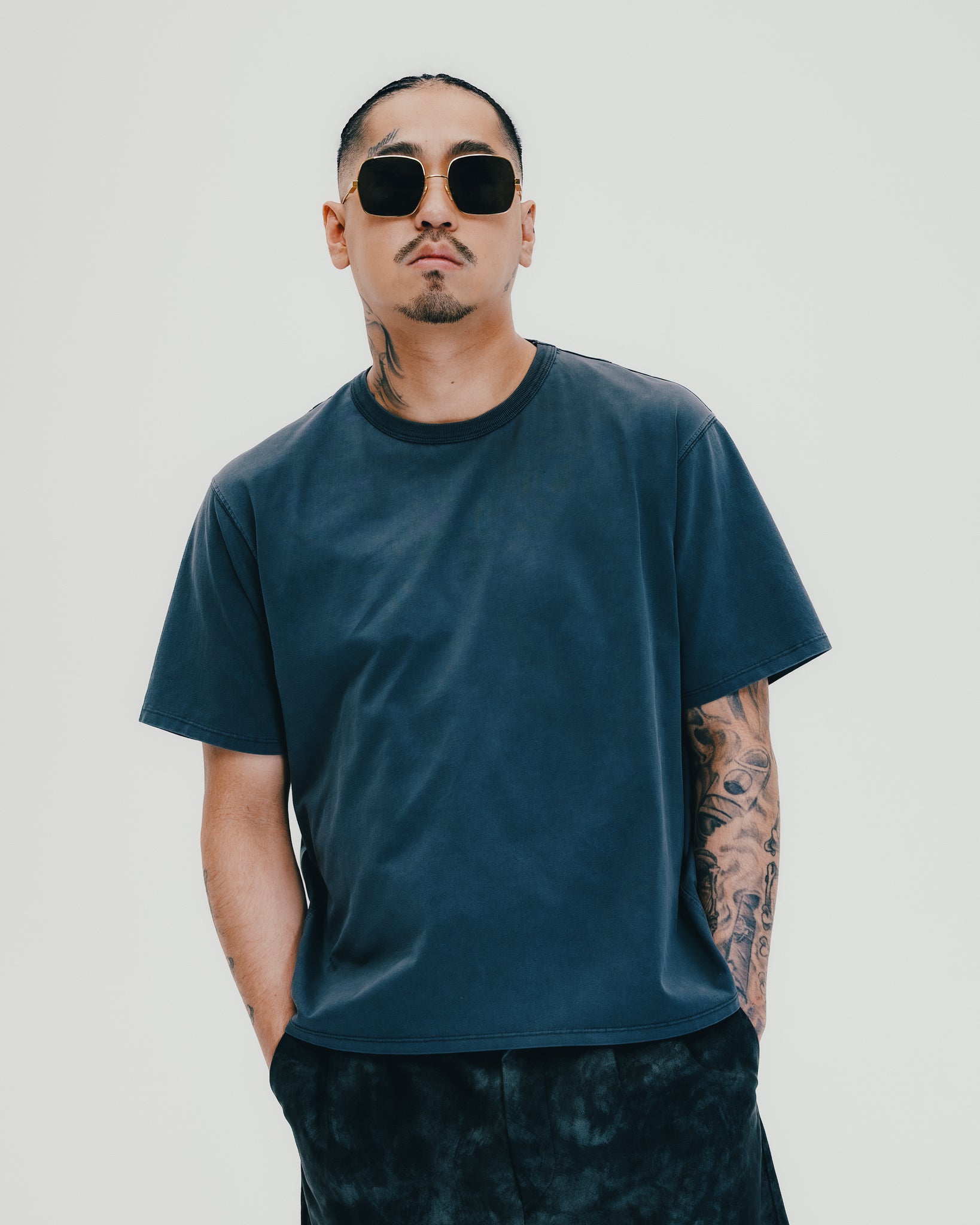 NEWRICH SLIM CROPPED TEE / BLACK