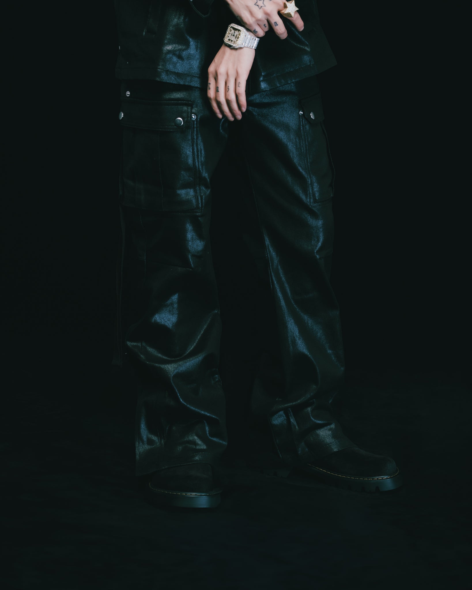 COATING BOOTCUT CARGO PANTS / BLACK