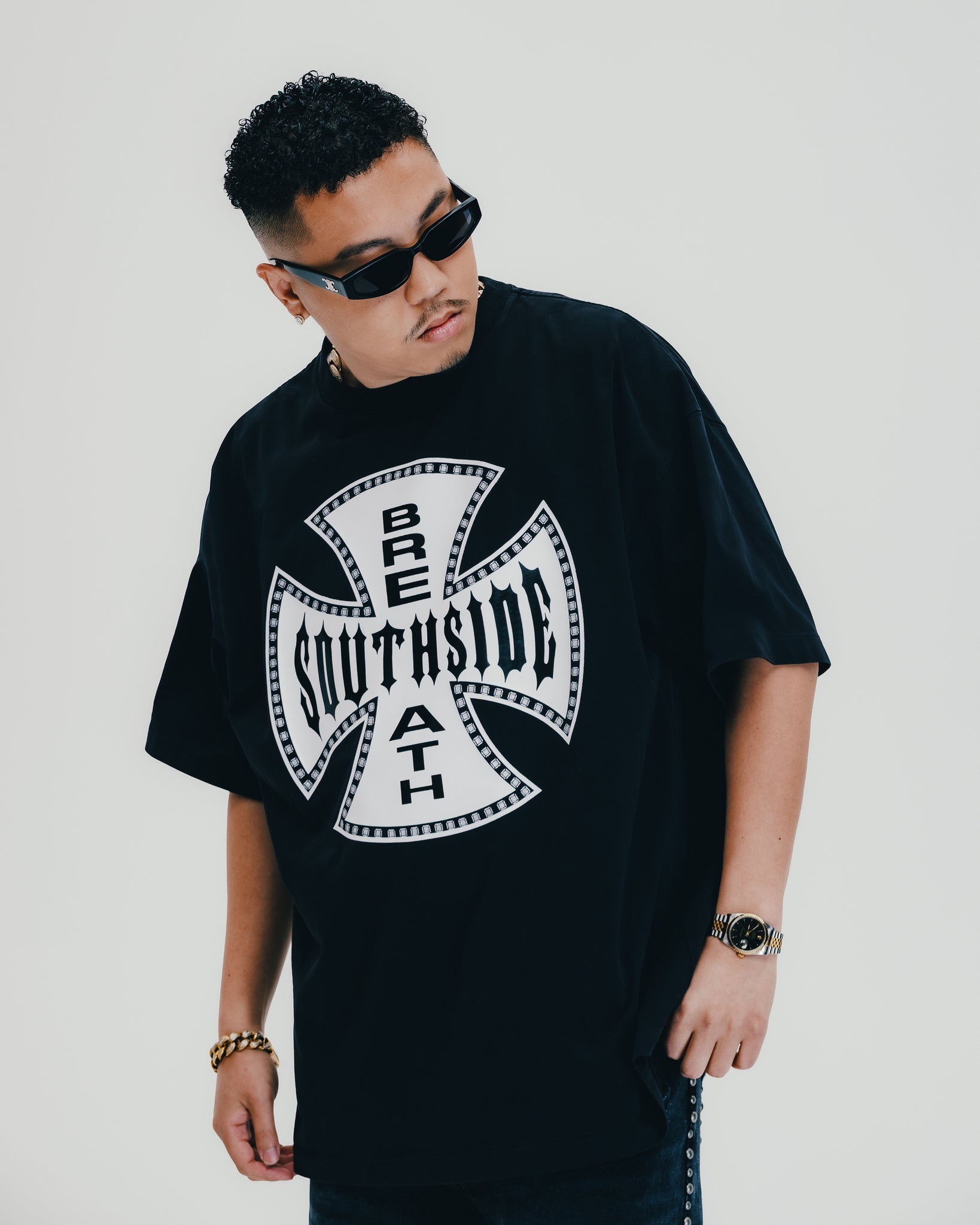 SOUTHSIDE CROSS LOGO TEE / BLACK × WHITE