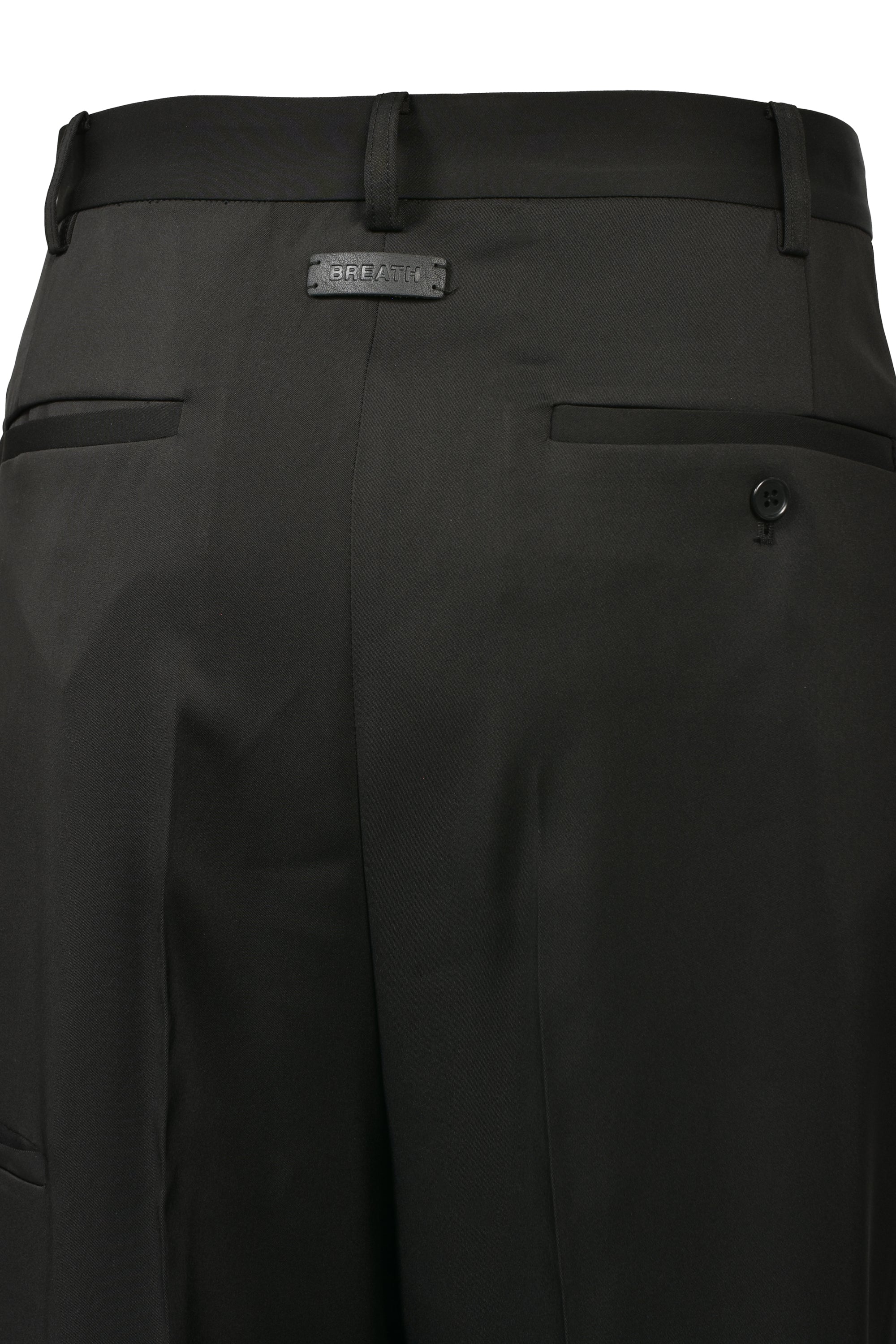TUCK WIDE SHORTS ｜BREATH ブレス - BAD HOPプロデュースのアパレル