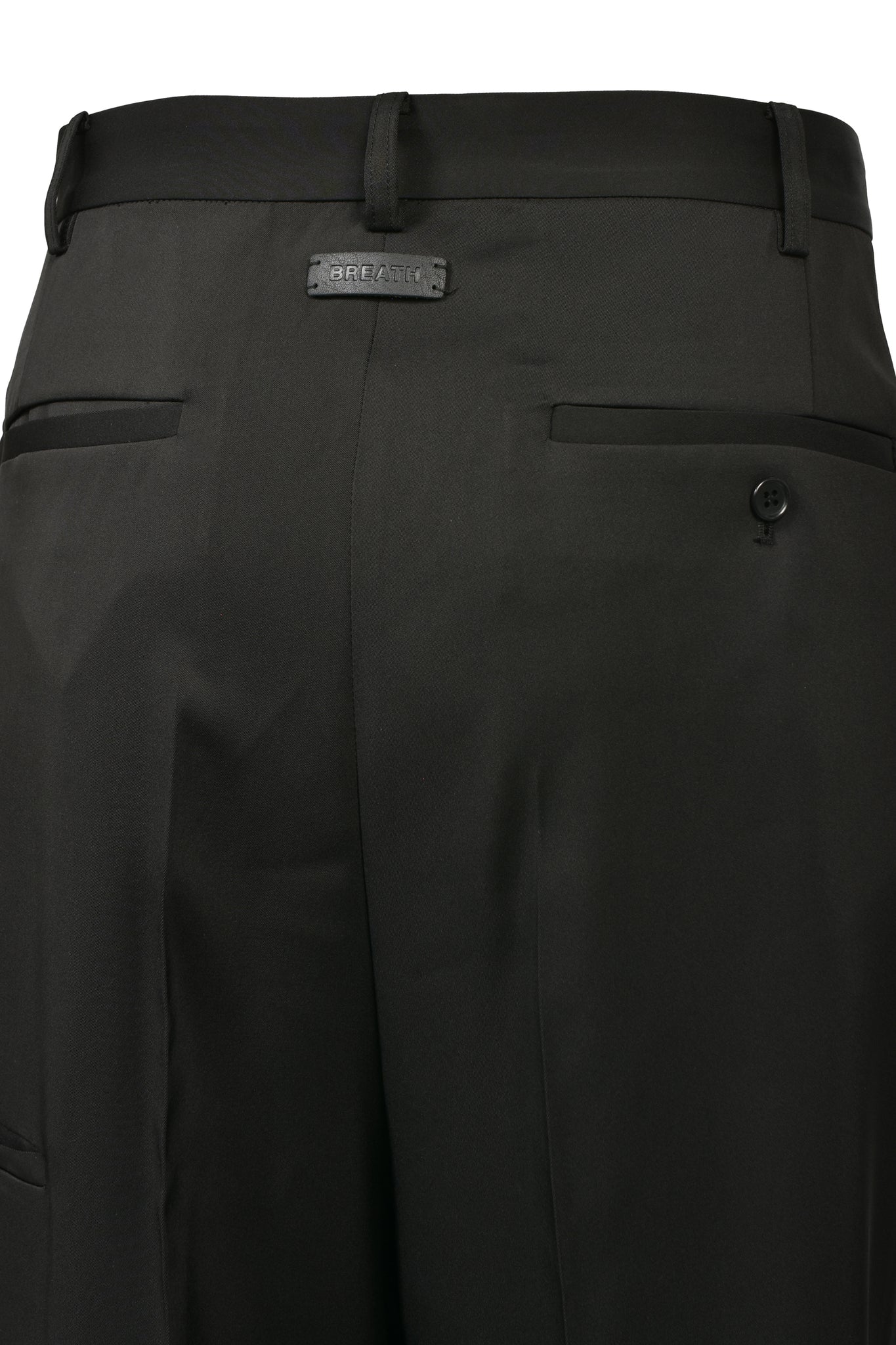 TUCK WIDE SHORTS ｜BREATH ブレス - BAD HOPプロデュースのアパレル