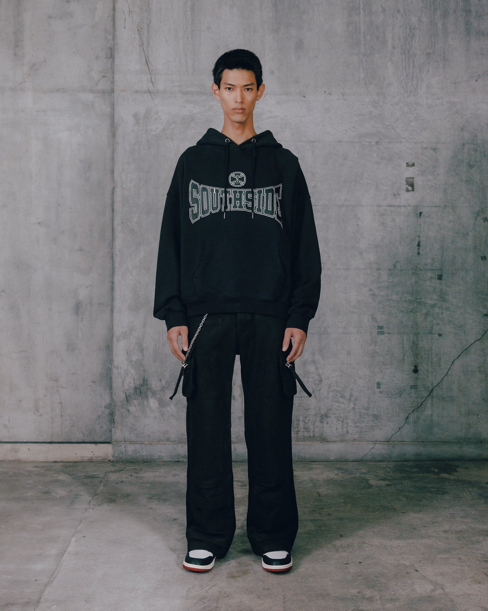 SOUTHSIDE CROSS LOGO HOODIE / BLACK