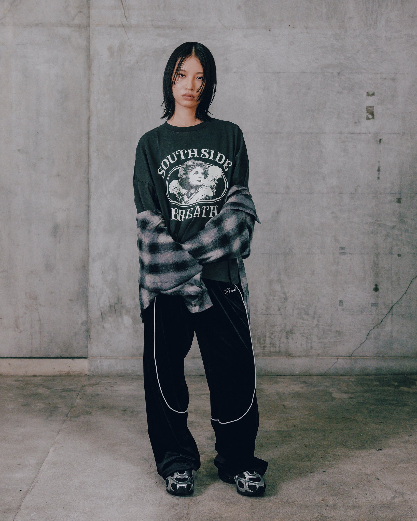 SCRIPT LOGO PIPING VELOUR TRACK PANTS / BLACK