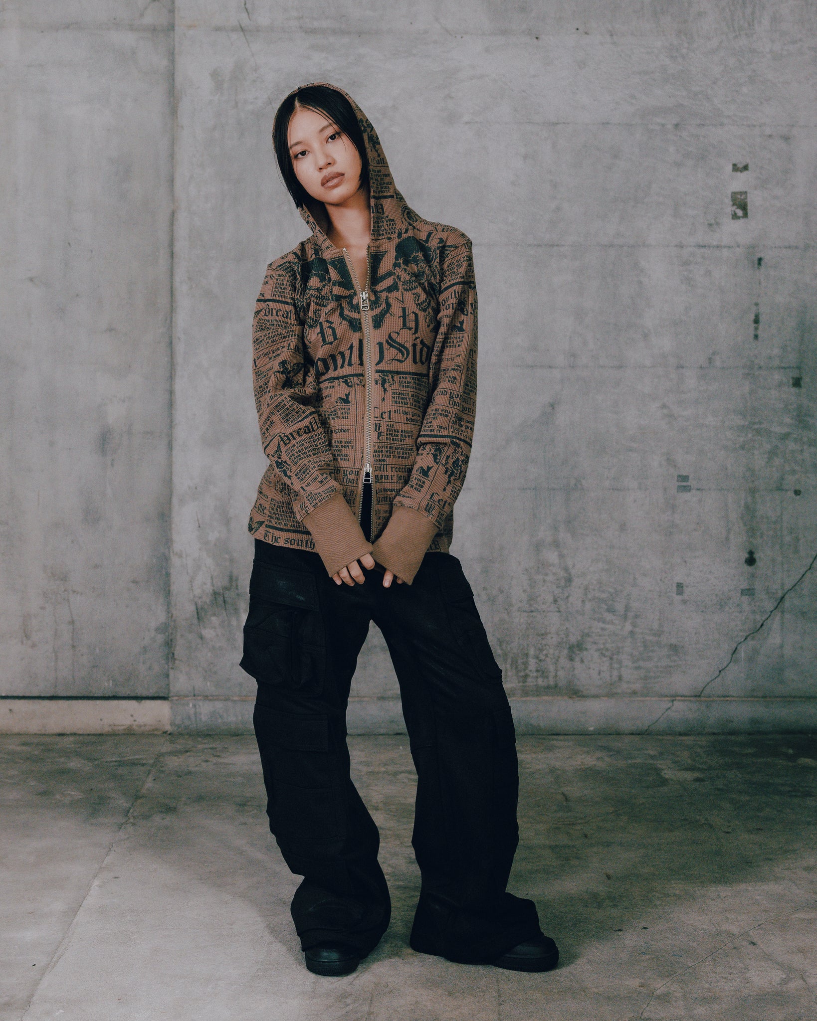 COATING TRIPLE CARGO PANTS / BLACK