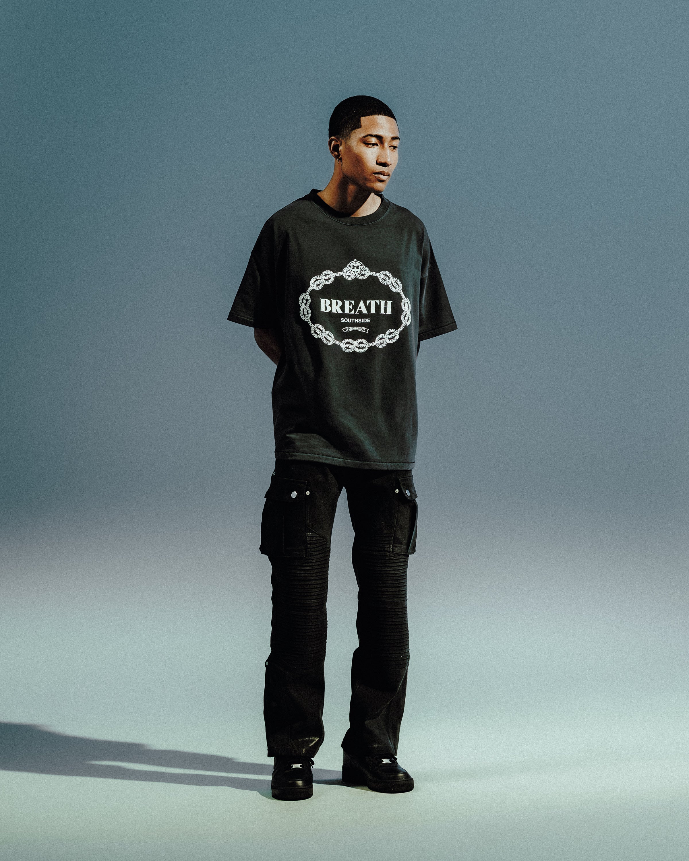 ROYAL LOGO TEE / WHITE – BREATH - BAD HOPプロデュースのアパレル