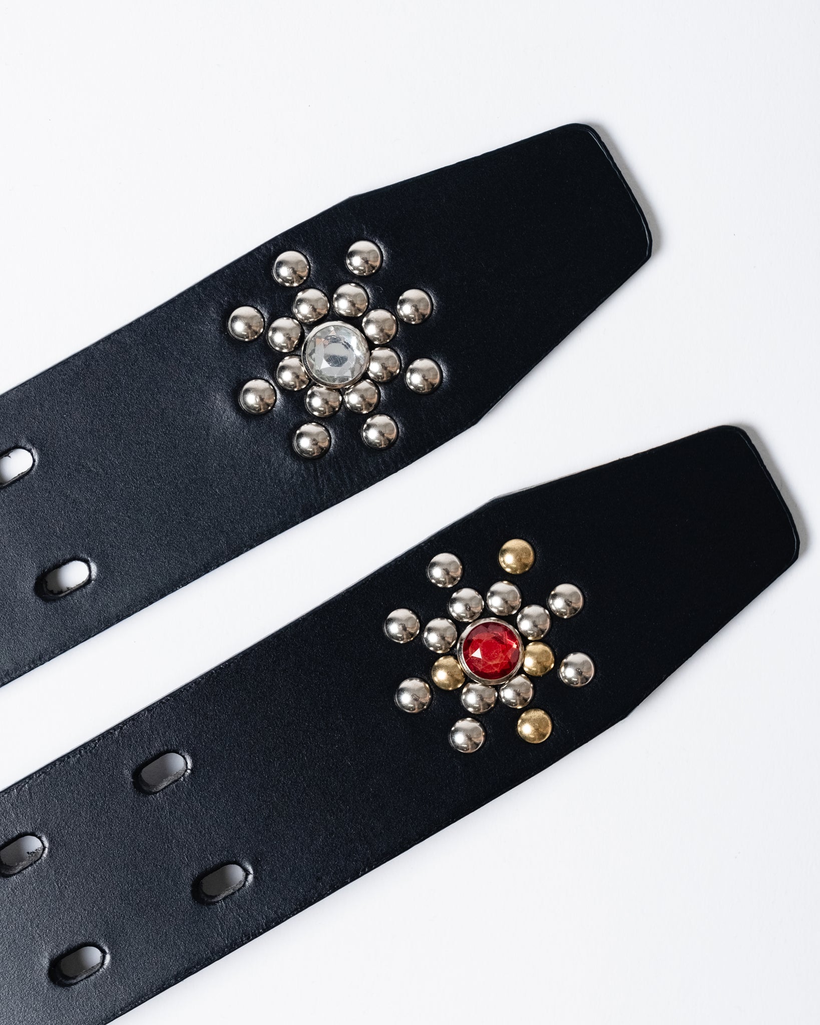 STUDS LOGO BELT / BLACK x MULTI