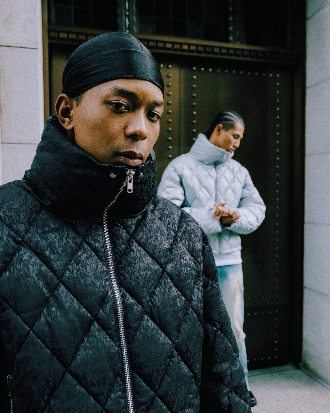 FAUX LEATHER SHINY QUILTING DOWN JACKET / BLACK