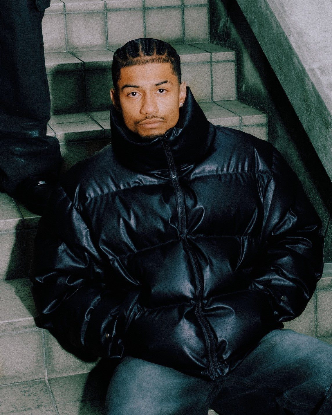 FAUX LEATHER MATTE CROCODILE DOWN JACKET / BLACK