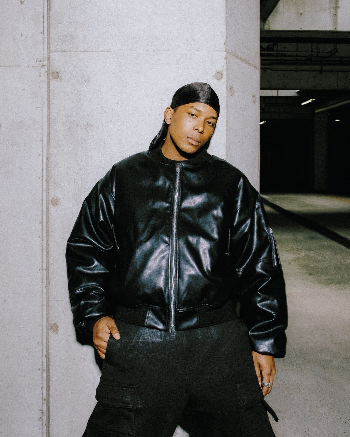 FAUX LEATHER BOMBER JACKET / BLACK